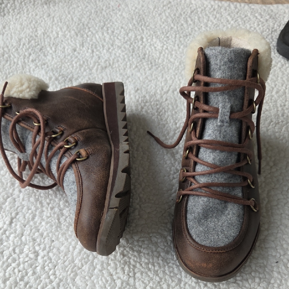 Sorel Harlow Lace Cozy Lug Sole Boots